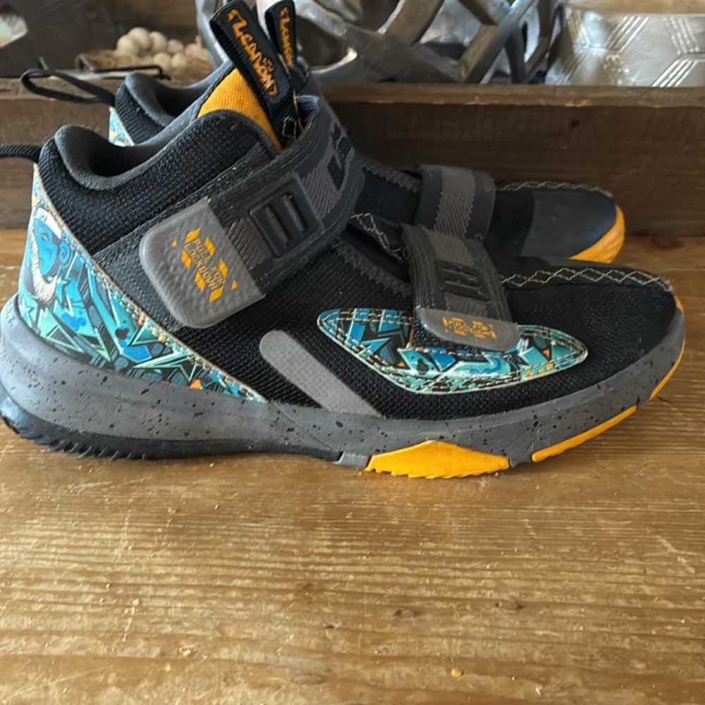 Nike Black and Yellow Sneakers with Comfort Footbed
